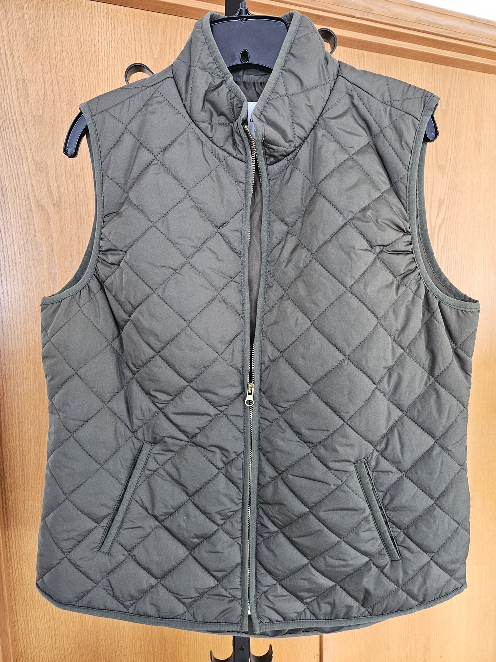 Old Navy Quilted Sleeveless Vest in Olive Green